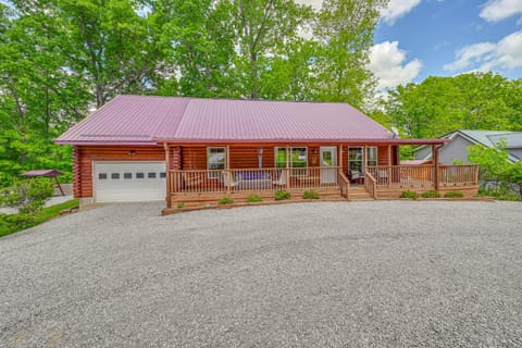 Kentucky Group Getaway with Dock and Lake Access House in Lake Cumberland