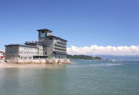 Facade/entrance, Area and facilities