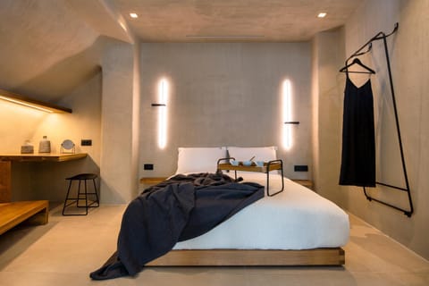 Bed, Decorative detail, Seating area, Bedroom