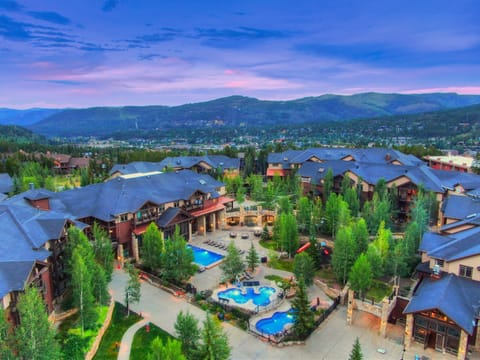 Property building, Natural landscape, Bird's eye view, Mountain view, Swimming pool