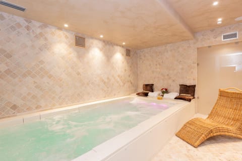 Hot Tub, Spa and wellness centre/facilities, Public Bath