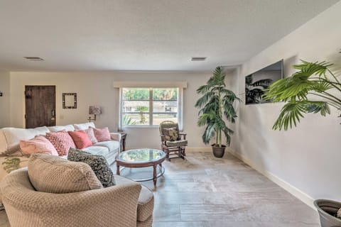 Sunny Crystal River Home with Screened-In Porch House in Crystal River