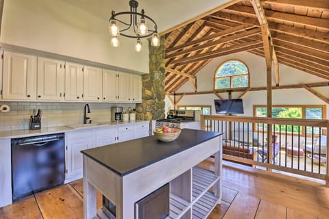 Charming Waitsfield Escape 10 Mi to Sugarbush! House in Waitsfield