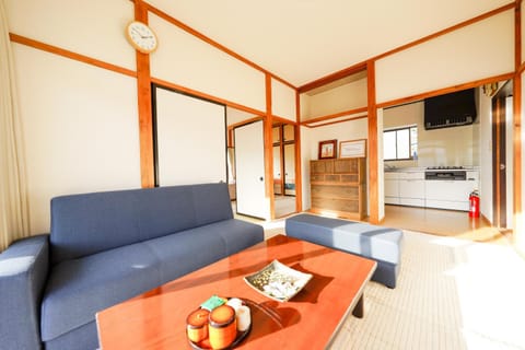 Living room, Dining area, internet