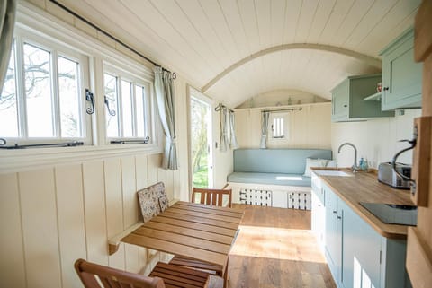 Sage Shepherds Hut Boundary Farm, Framlingham House in Framlingham