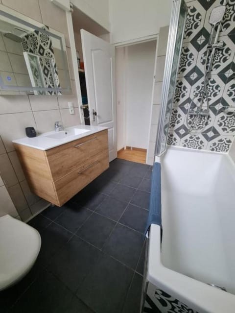 Le Klein, Studio au calme au centre de Besançon Apartment in Besançon