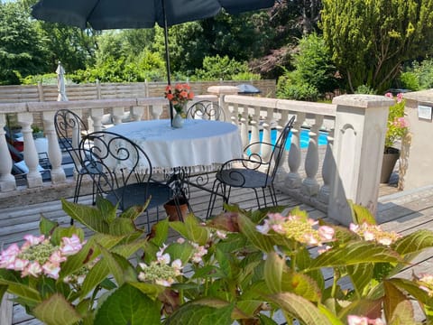 Restaurant/places to eat, Balcony/Terrace, Swimming pool, Internal: Not applicable to any particular room
