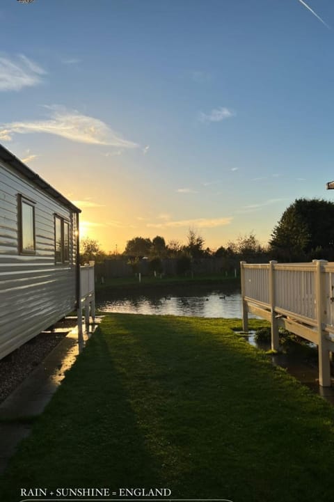 Cosy caravans Meadow lake Golden Palm Resort Campground/ 
RV Resort in Chapel Saint Leonards