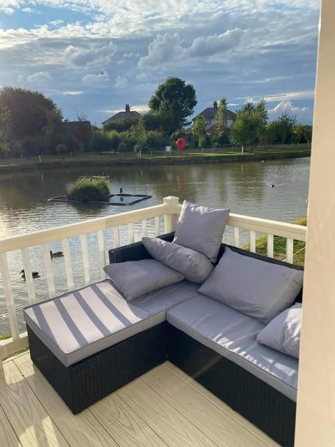 Cosy caravans Meadow lake Golden Palm Resort Campground/ 
RV Resort in Chapel Saint Leonards