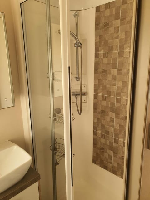 Cosy caravans Meadow lake Golden Palm Resort Campground/ 
RV Resort in Chapel Saint Leonards