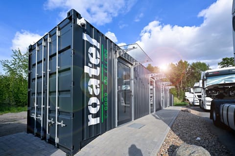 Property building, Day