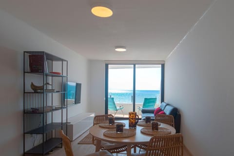 Natural landscape, TV and multimedia, Living room, Seating area, Dining area, Sea view