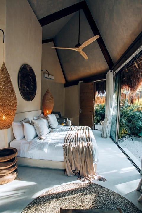 Bed, Natural landscape, Living room, Photo of the whole room, Decorative detail, Seating area, Bedroom, Garden view