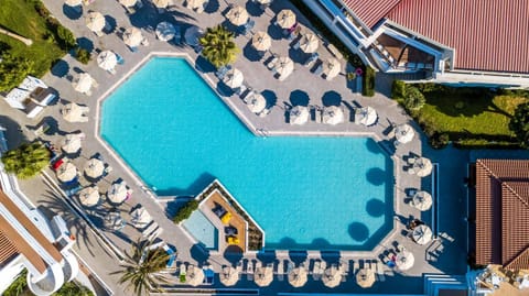Property building, Bird's eye view, Swimming pool