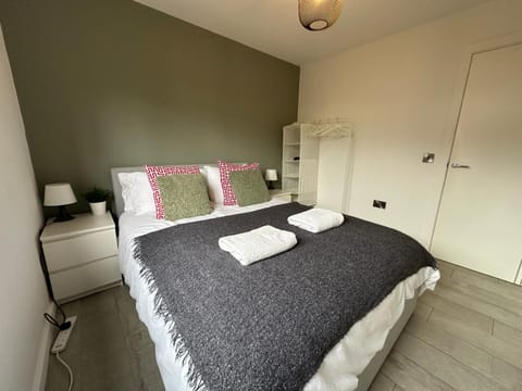 2 Bedroom Garden Studio in Cambridge City Centre with Parking Apartment in Cambridge