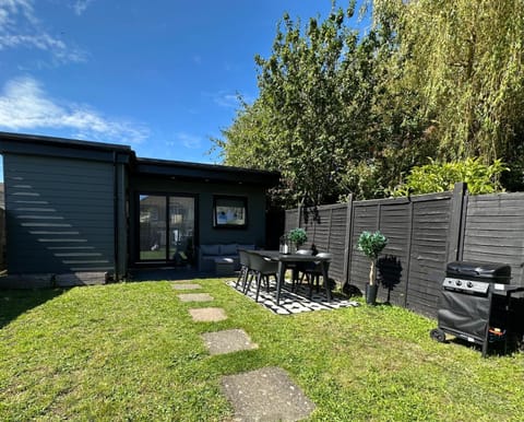 Property building, Patio, BBQ facilities, Garden, Dining area, Garden view