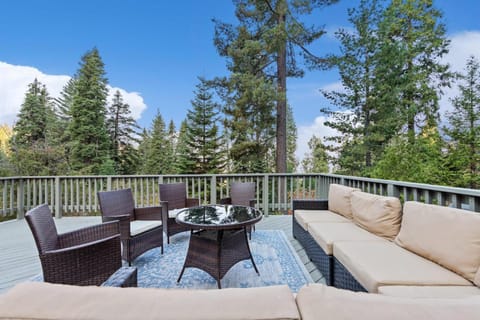 Starfall House in Yosemite Park Way