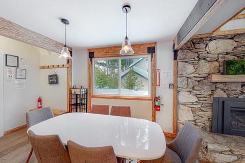 Starfall House in Yosemite Park Way