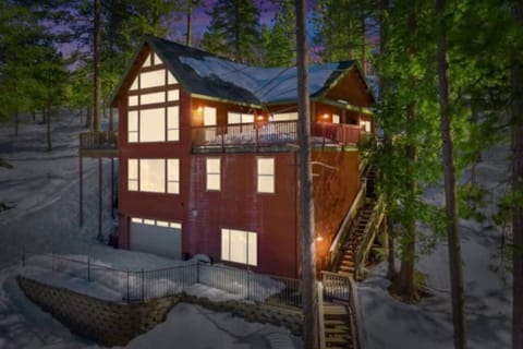Glacier Peak Lodge House in Yosemite Park Way