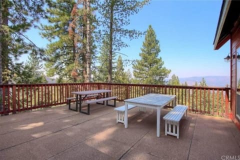 Glacier Peak Lodge House in Yosemite Park Way