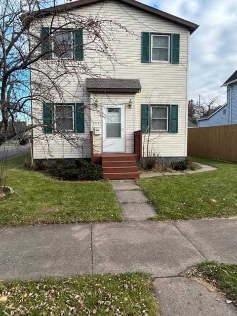 Close to Duluth! Centrally Located-Lake Superior Minutes Away! House in Superior