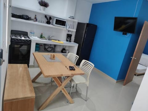 Communal lounge/ TV room, TV and multimedia, Kitchen or kitchenette, Living room, Seating area, Dining area, minibar, stove