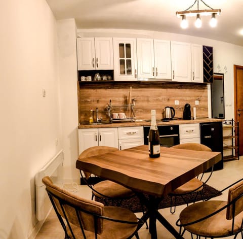 Kitchen or kitchenette, Dining area, Communal kitchen