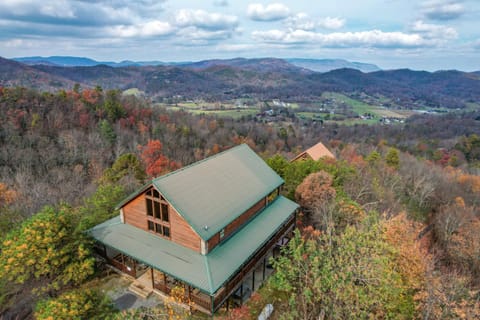 Million Dollar View - Hot Tub, and Sauna! House in Sevier County