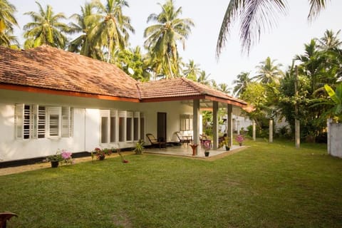 Property building, Day, Natural landscape, Garden, Garden view