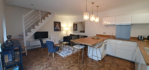 Kitchen or kitchenette, Living room