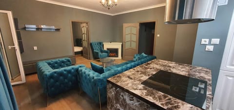 Communal lounge/ TV room, TV and multimedia, Living room, Seating area, flat iron