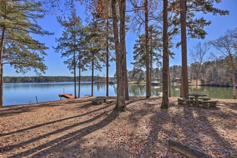 Sparta Lake Home with Deck and Boating Access! House in Lake Sinclair