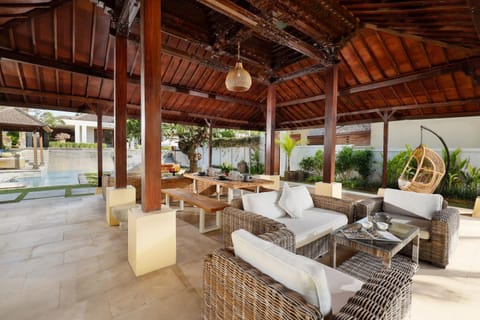 Patio, Day, Living room, Seating area