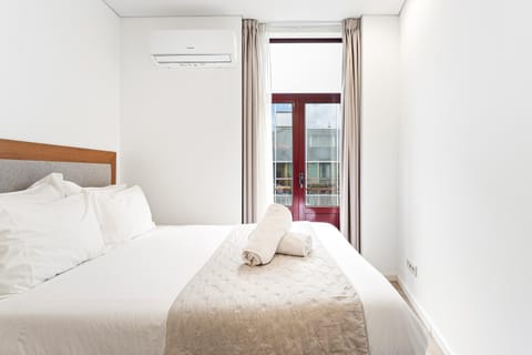 Bed, Photo of the whole room, Bedroom, towels, air conditioner
