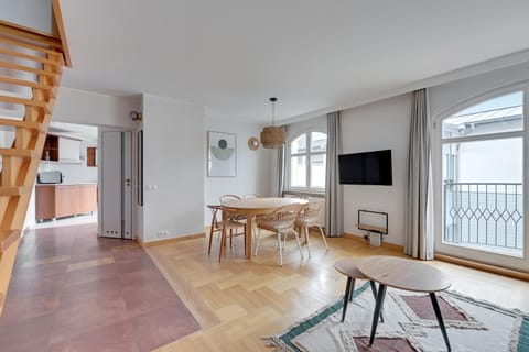 TV and multimedia, Balcony/Terrace, Living room, Photo of the whole room, Seating area, Dining area, Area and facilities