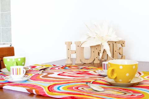 Coffee/tea facilities, Dining area