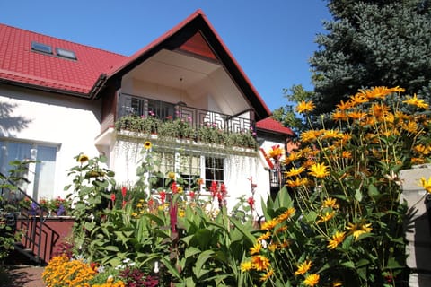 Facade/entrance, Garden