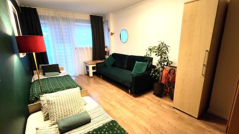 Bed, TV and multimedia, Living room, Photo of the whole room, Seating area, wardrobe