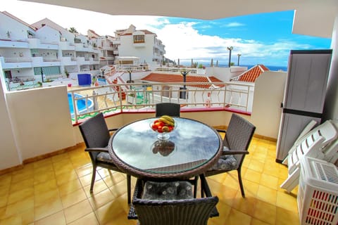 Balcony/Terrace, Pool view, Sea view