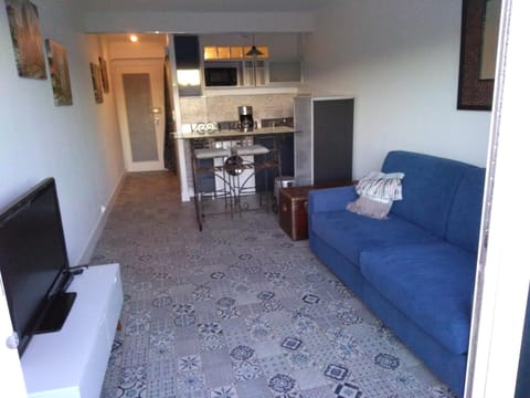 studio climatisé et calme, proche centre et mer Apartment in Mandelieu-La Napoule