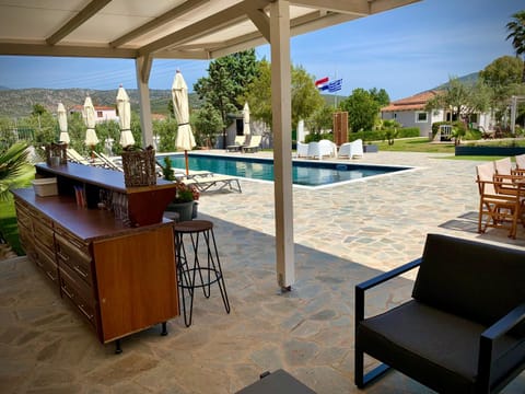 Communal lounge/ TV room, Natural landscape, Lounge or bar, Pool view, sunbed