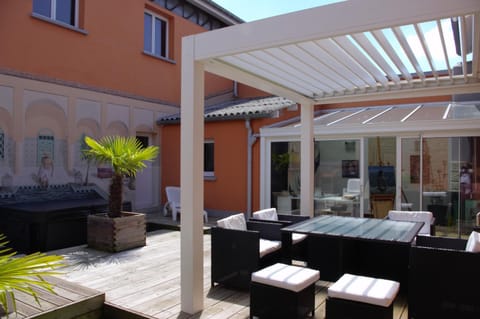 Patio, Internal: Not applicable to any particular room