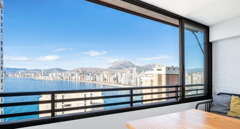 Day, Natural landscape, View (from property/room), Balcony/Terrace, Dining area, City view, Mountain view, Sea view