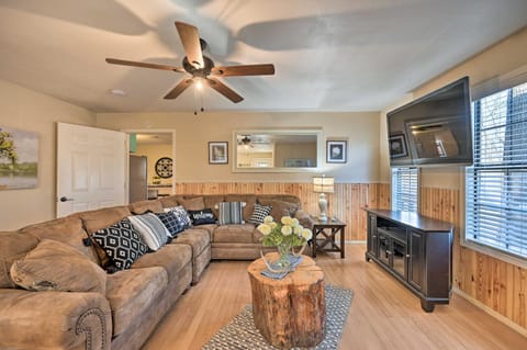 Pet-Friendly Shady Oaks Broken Bow Gem with Patio! House in Broken Bow