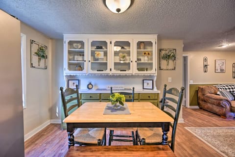 Whispering Oaks Broken Bow Cottage Near Hiking! House in Broken Bow