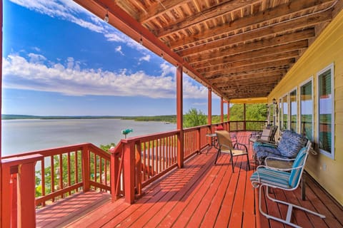 Waterfront Lake Eufaula Home Multi-Level Balcony House in Longtown