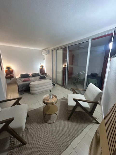 Bed, Living room, Photo of the whole room, Bedroom, towels, air conditioner