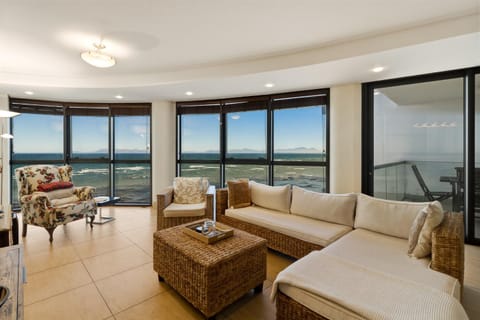 Lounge or bar, Sea view