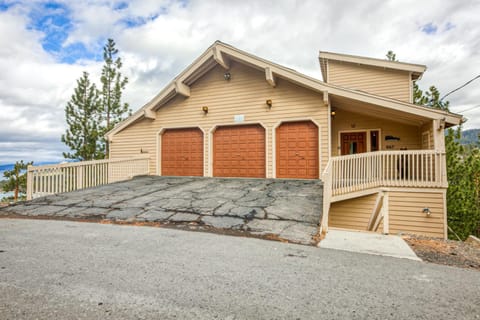 Lookout Lodge House in Zephyr Cove