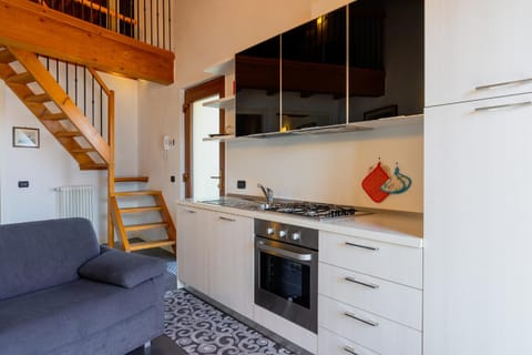 Kitchen or kitchenette, Seating area, pet friendly, stove